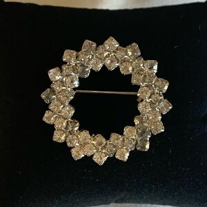 White wreath shaped brooch pin